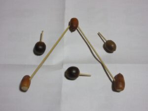 やじろべえとドングリコマ