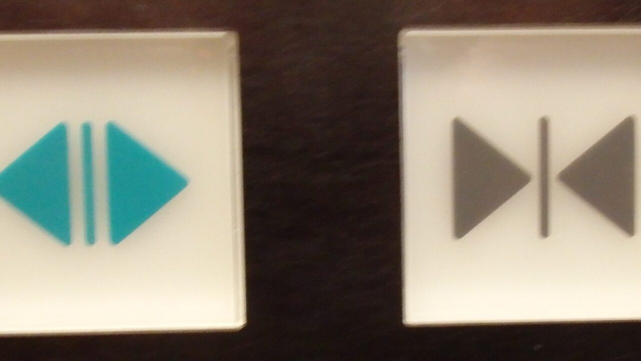 エレベーターの標識